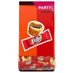 Reese's and Kit Kat mix of wafers and peanut butter cups in chocolate 946 g