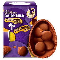 Cadbury velikonoční vajíčko z mléčné čokolády s knoflíčky s příchutí karamelu 96 g