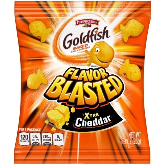 Goldfish Blasted wheat crackers in the shape of fish with cheddar flavor 26 g