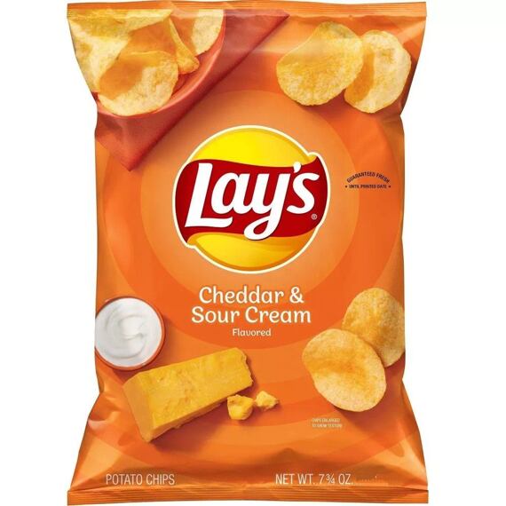 Lay's bramborové chipsy s příchutí čedaru a zakysané smetany 184 g